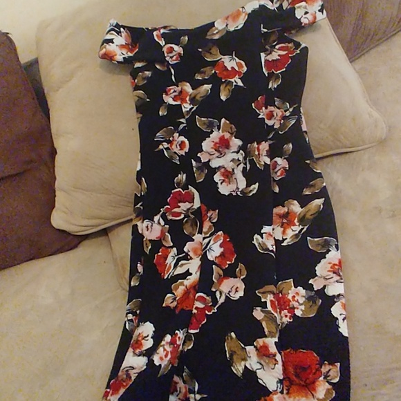 Dress - Picture 3 of 3